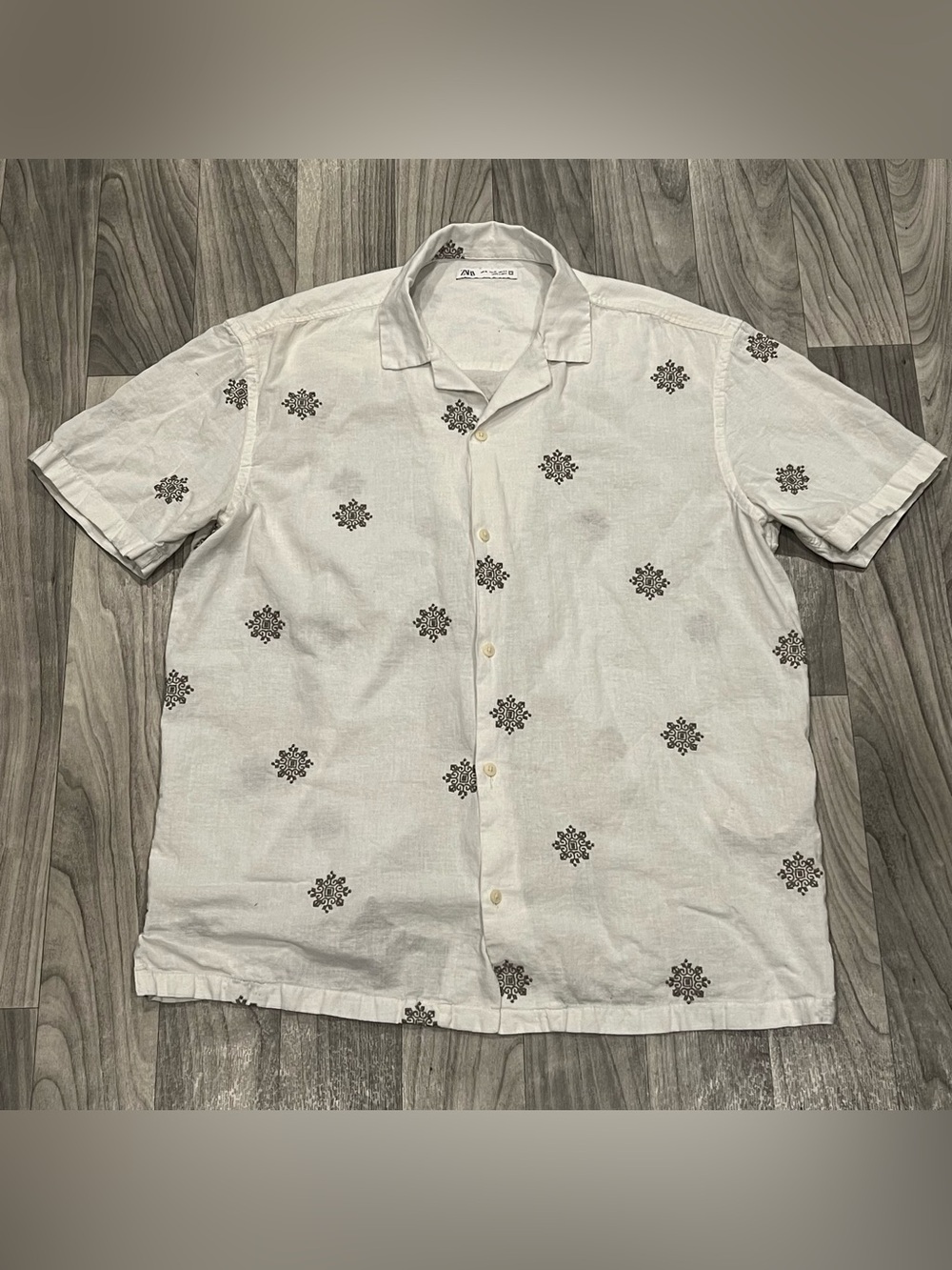 SIZE XL ZARA BUTTON UP COLLAR REGULAR FIT WITH DESIGN